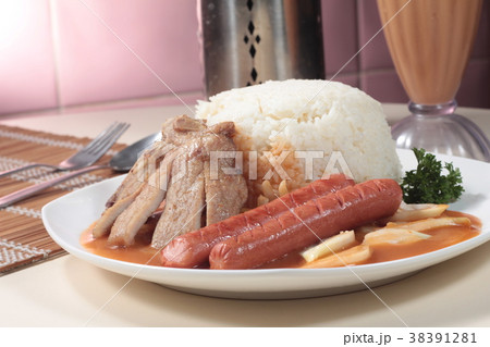 rice with pork or beef or other meat ingredients 38391281
