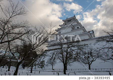 鶴ヶ城・天守閣　冬の会津（福島県） 38393495