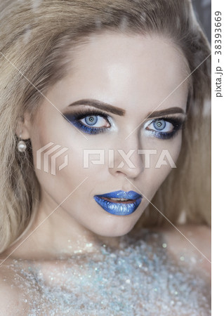 Winter Beauty Woman. Christmas Girl Makeup.Make-up 38393669