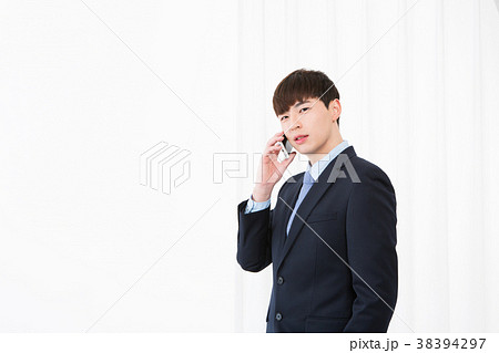 会社員 携帯電話 新入社員 38394297