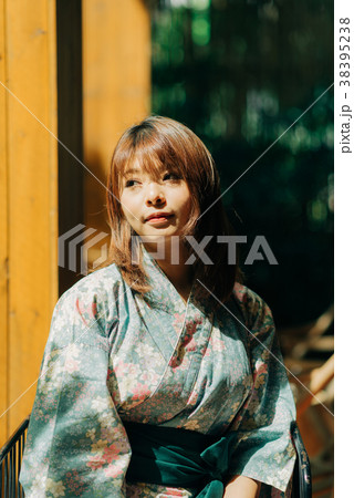 Lifestyle series: Asian woman in yukata 38395238
