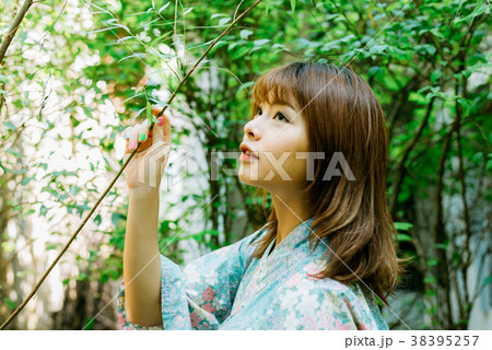 Lifestyle series: Asian woman in yukata 38395257