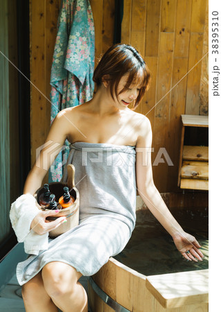 Onsen series: Asian woman in onsen Onsen series: Asian woman in onsen 38395310