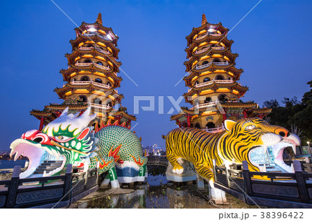 台湾 高雄 龍虎塔 蓮池潭 台湾 高雄 龍虎塔 蓮池潭 38396422