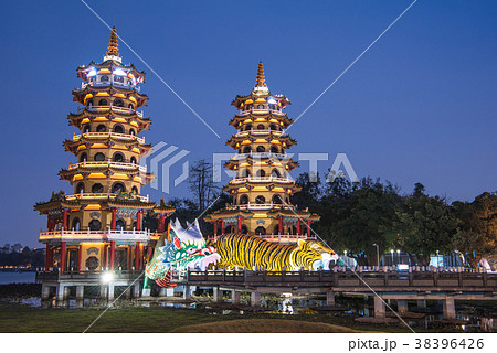 台湾 高雄 龍虎塔 蓮池潭 台湾 高雄 龍虎塔 蓮池潭 38396426