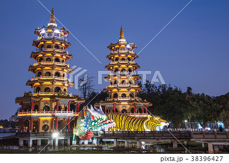 台湾 高雄 龍虎塔 蓮池潭 台湾 高雄 龍虎塔 蓮池潭 38396427