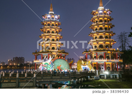台湾 高雄 龍虎塔 蓮池潭 台湾 高雄 龍虎塔 蓮池潭 38396430