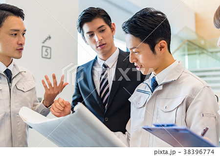 ビジネスマン、ゼネコン、建設業、打ち合わせ 38396774