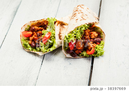 Tortilla with mincemeat and beans 38397669