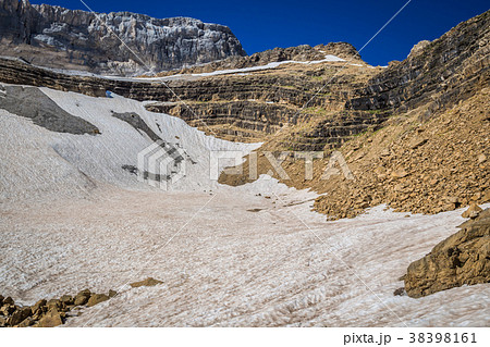 Roland Gap, Cirque de Gavarnie in the Pyrenees Roland Gap, Cirque de Gavarnie in the Pyrenees 38398161