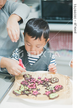 4 years old 4 years old 38399701