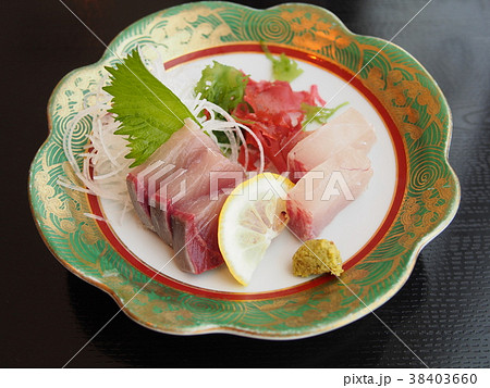 鹿児島名産 「カンパチとブリの刺身」 鹿児島名産 「カンパチとブリの刺身」 38403660