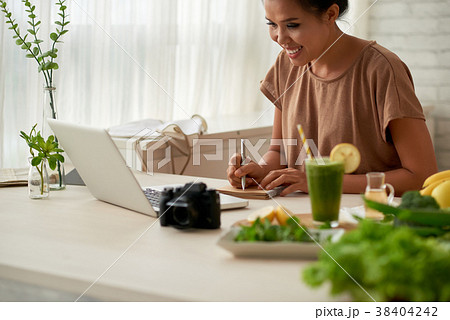 Food blooger planning work 38404242