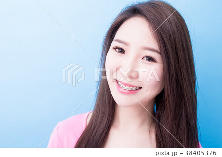 woman smile happily woman smile happily 38405376