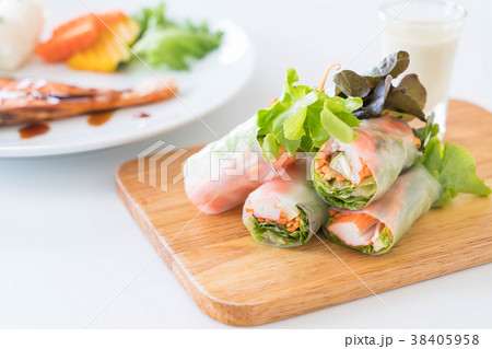 Fresh vegetable noodle spring roll Fresh vegetable noodle spring roll 38405958