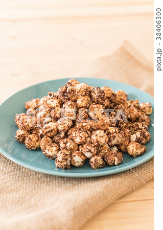 Chocolate covered popcorn Chocolate covered popcorn 38406300