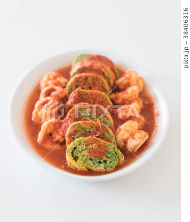 Accacia Leave Omelet and Shrimp in Tamarind  Soup 38406316