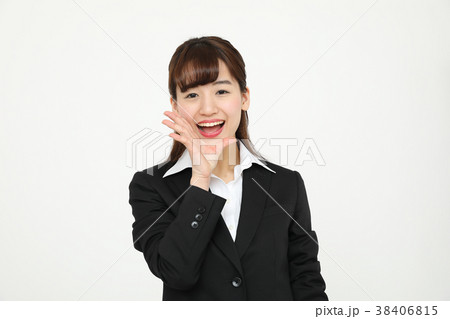 呼びかけをするOL 38406815