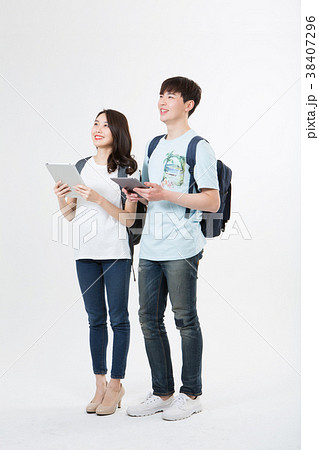 学生 カップル 男 38407296
