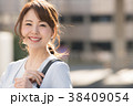 街角のビジネスウーマン 38409054