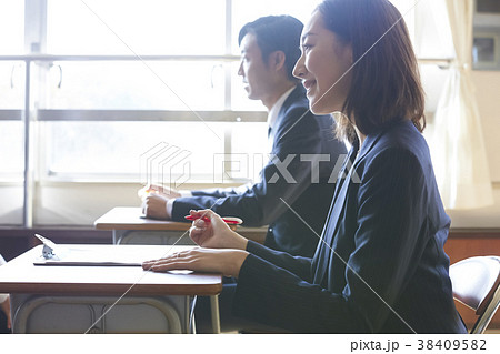 お受験の面接官 38409582