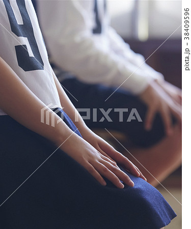 お受験の面接を受ける子ども 38409596