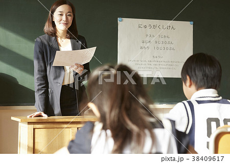 お受験の試験会場 お受験の試験会場 38409617