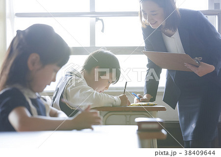 お受験の試験会場 38409644