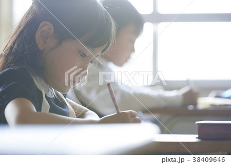 お受験の試験会場 38409646