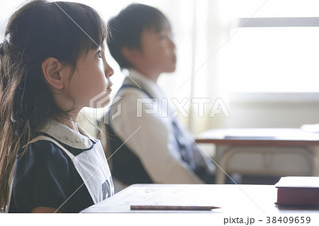 お受験の試験会場 38409659