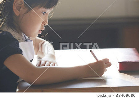 お受験の試験会場 38409680