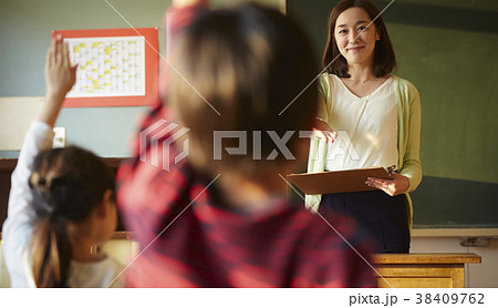 勉強を教える教師 38409762