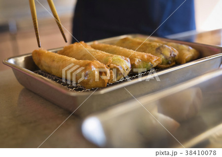 揚げ春巻き　料理　 38410078
