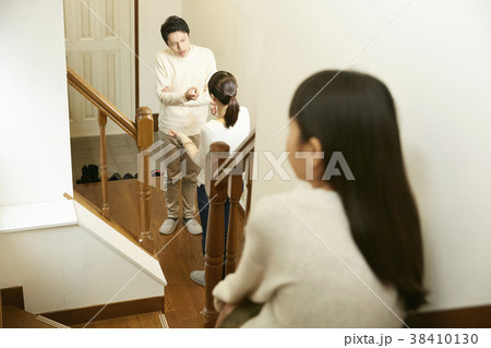 夫婦喧嘩と子供 夫婦喧嘩と子供 38410130