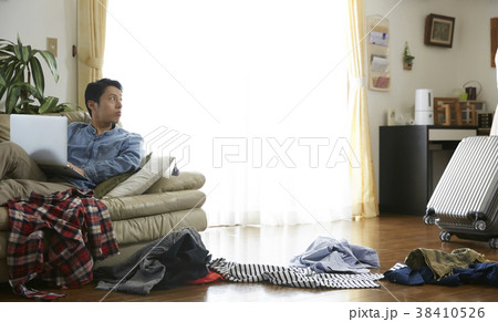 家を出て行く妻 家を出て行く妻 38410526