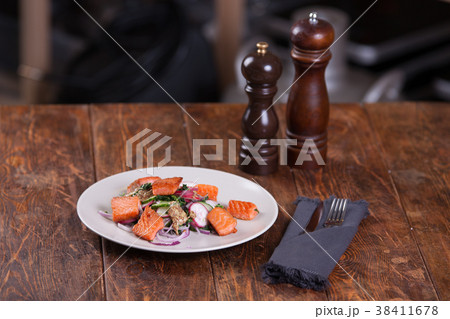 Salad with grilled salmon and  radish  38411678