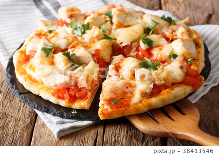 sliced buffalo pizza with chicken, tomato 38413546
