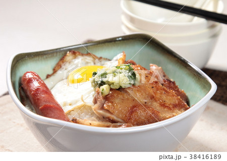 rice with pork or beef or other meat ingredients 38416189