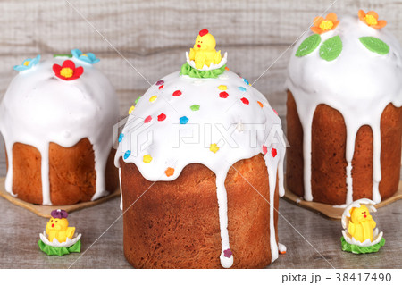 Easter cake on a light background Easter cake on a light background 38417490