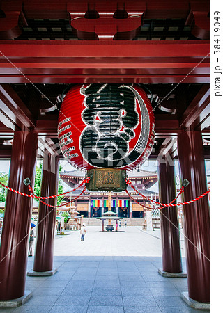 Big red Japanese lantern Kawasaki Daishi Temple 38419049
