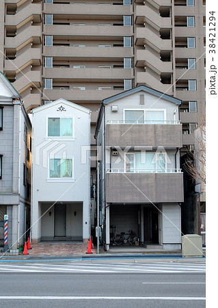 都会の3階建住宅 38421294