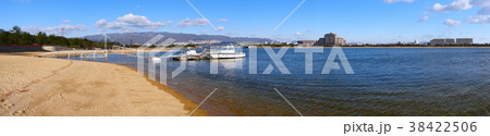 甲子園浜海浜公園/沖地区の砂浜より六甲山系を望む 38422506