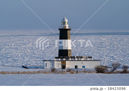 流氷と灯台 流氷と灯台 38423096