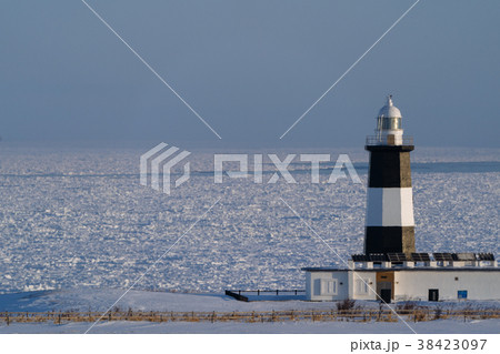 流氷と灯台 38423097