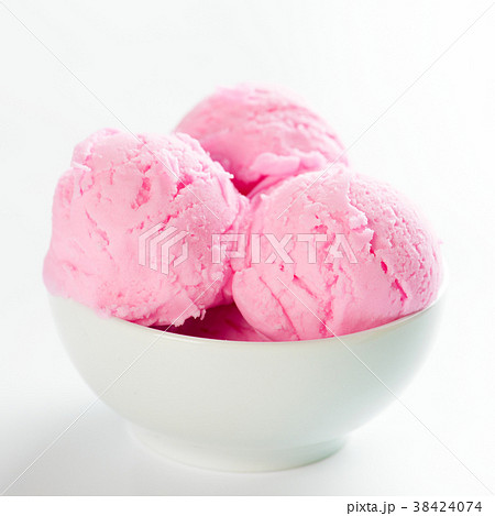 Strawberry ice cream bowl 38424074