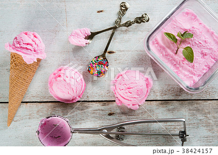 Top view strawberry ice cream waffle cone Top view strawberry ice cream waffle cone 38424157