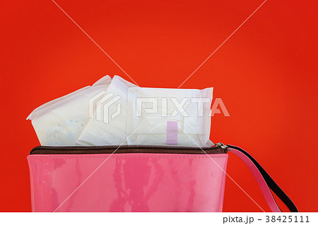 Sanitary napkin in women's pink bag 38425111
