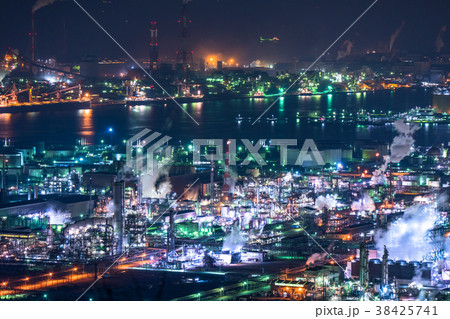 岡山県 水島臨海工業地帯 工場夜景の写真素材