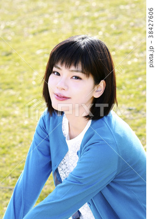 若い女性 38427606