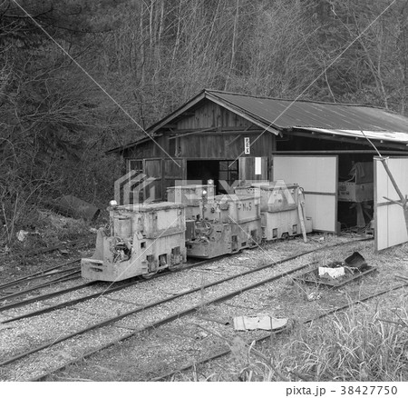 鉱山のバッテリー機関車 鉱山のバッテリー機関車 38427750